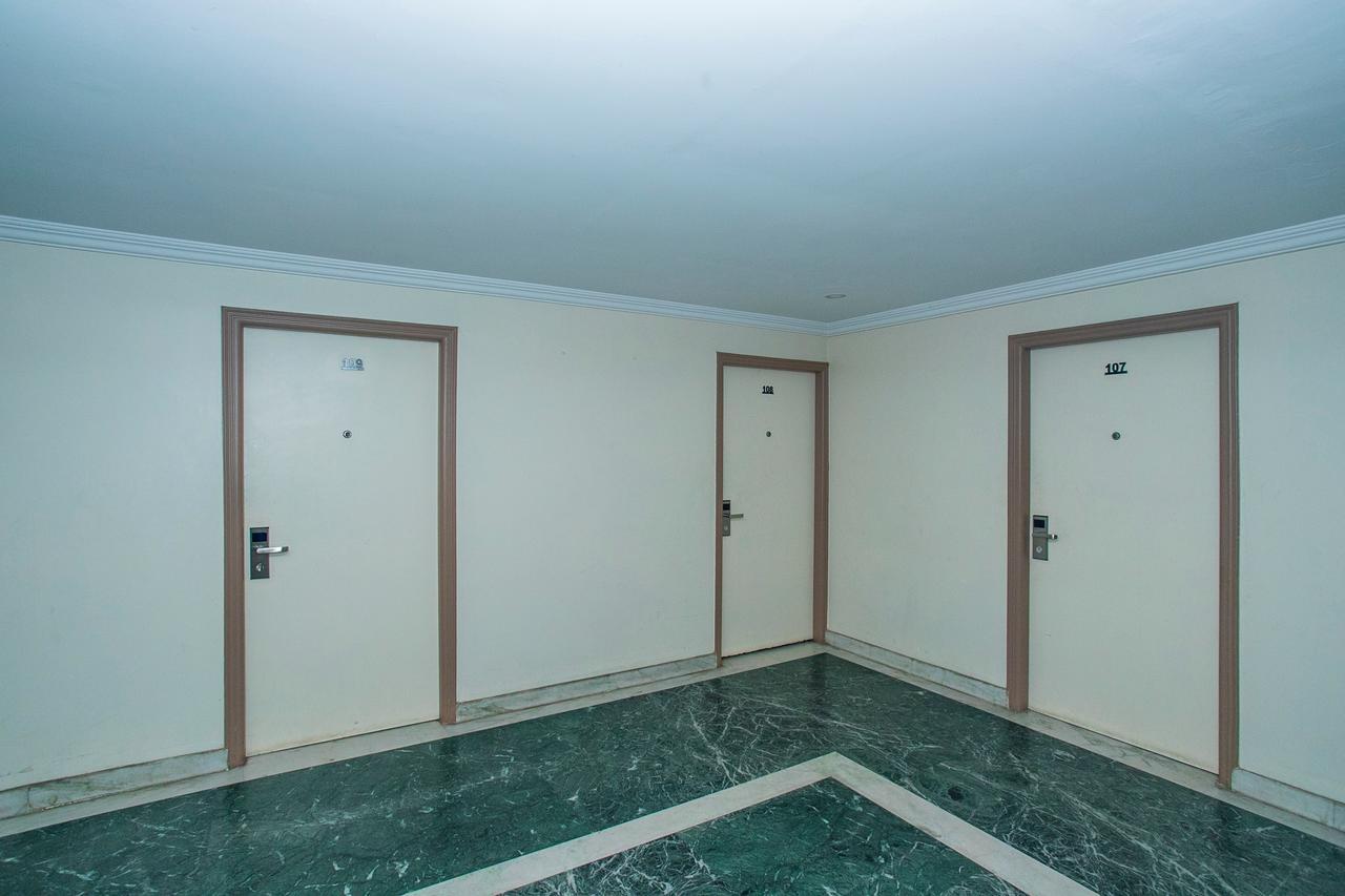 Oyo 18762 Vaishnavi Residency Hotel Bangalore Ngoại thất bức ảnh