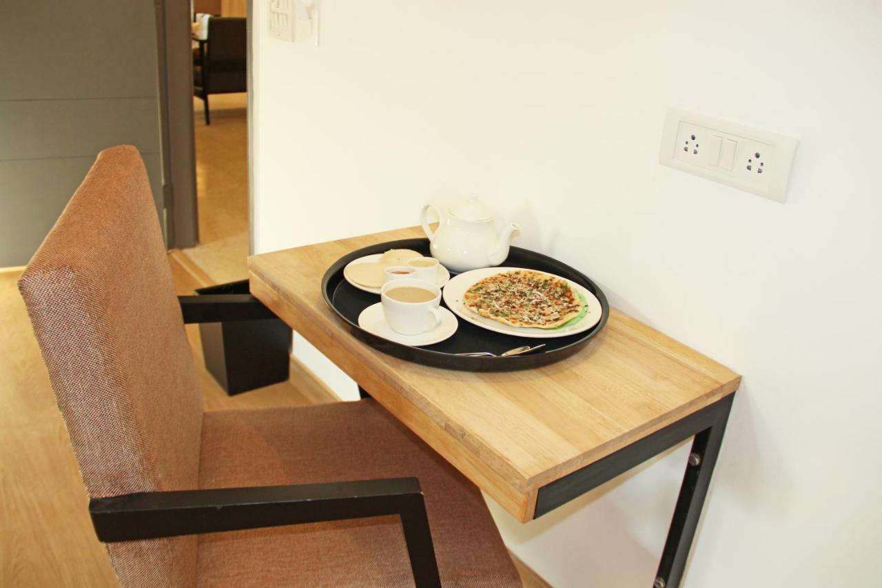 Oyo 18762 Vaishnavi Residency Hotel Bangalore Ngoại thất bức ảnh
