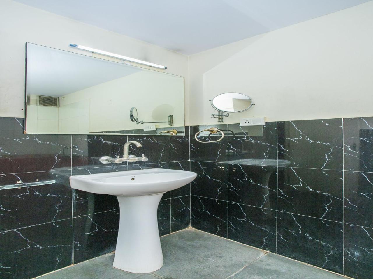Oyo 18762 Vaishnavi Residency Hotel Bangalore Ngoại thất bức ảnh